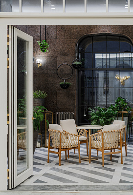 Внутри двора