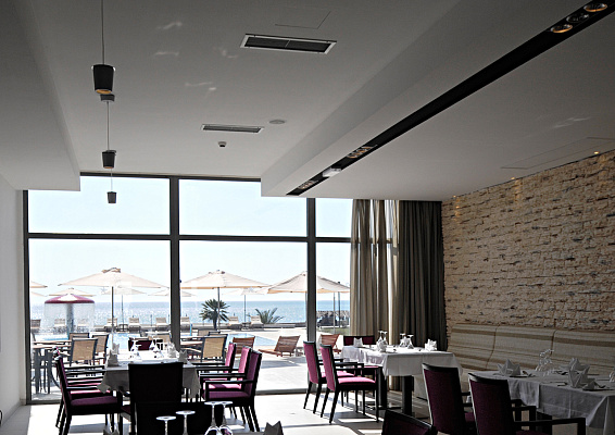 Внутри двора