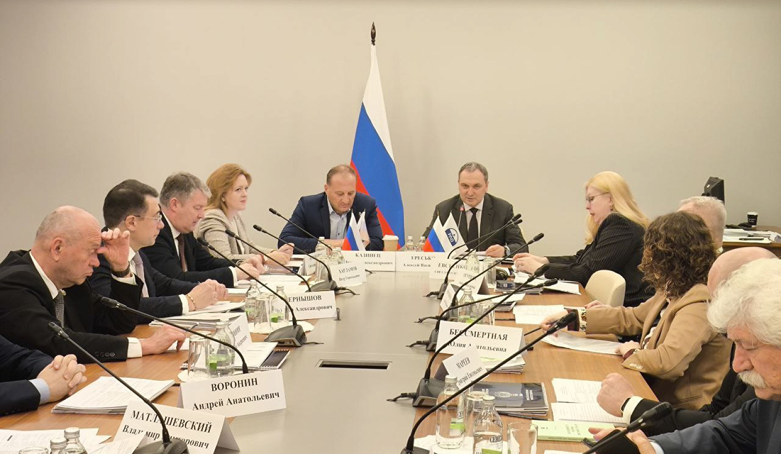 Леонид Казинец провёл заседание Комиссии по вопросам лифтового хозяйства при Минстрое России