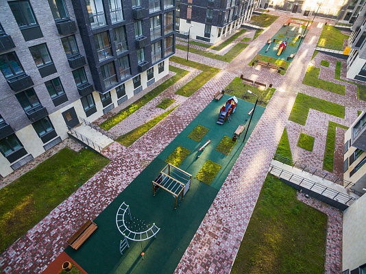 Внутри двора