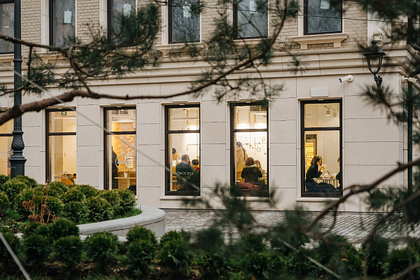 Внутри двора