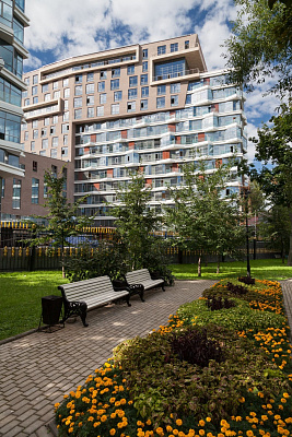 Внутри двора