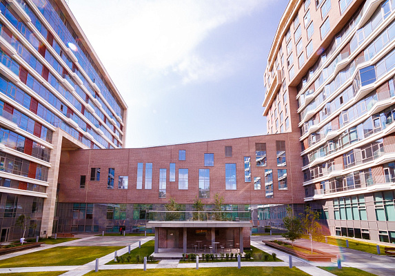 Внутри двора