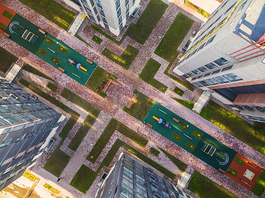 Внутри двора