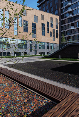 Внутри двора